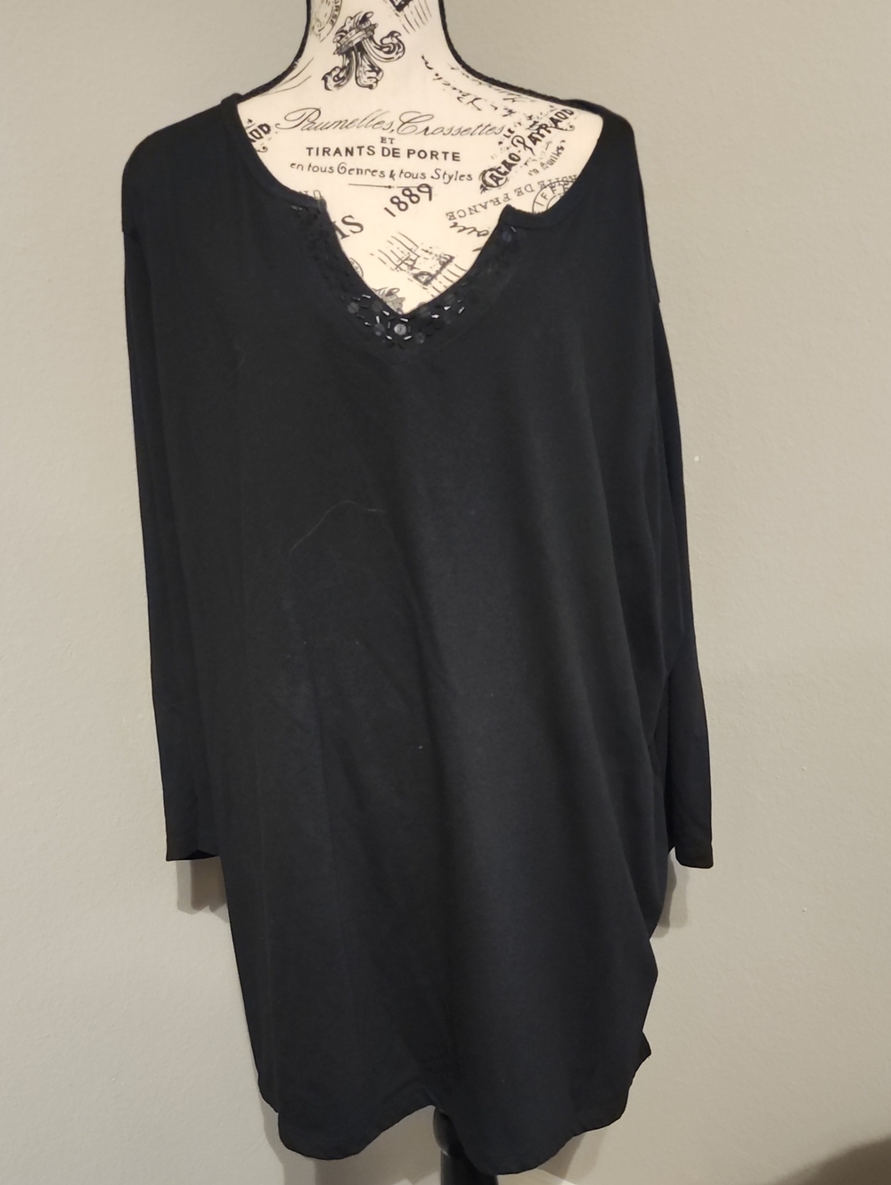 White Stag Women's  Black Long Sleeve V-Neck Tunic with Beaded Trim Plus Size 4X